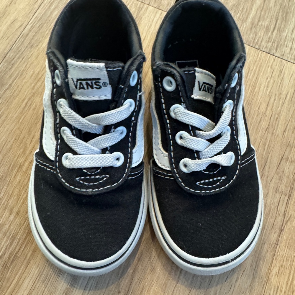 Toddler size 7 classic Vans